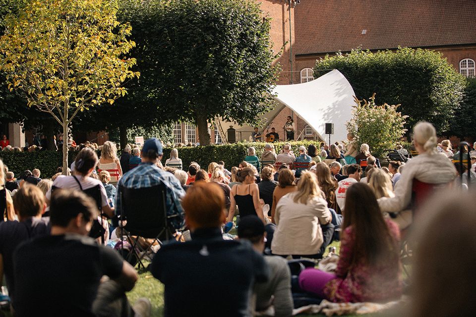 Bibliotekshaven LIVE vender tilbage: Fire gratis kulturdage samler musik, poesi og forskning