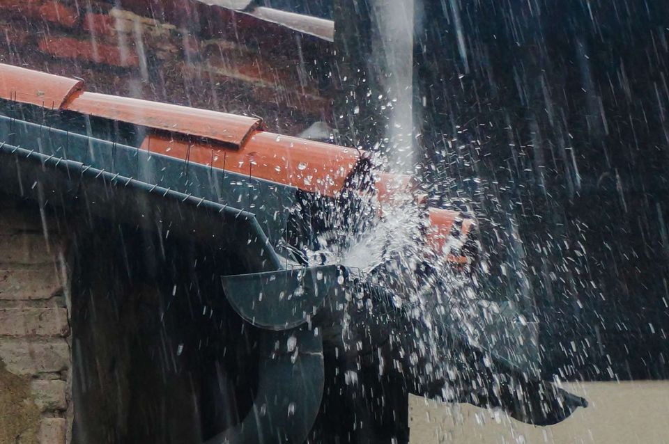 Kraftig regn breder sig: 60 kommuner har fået flere registreringer